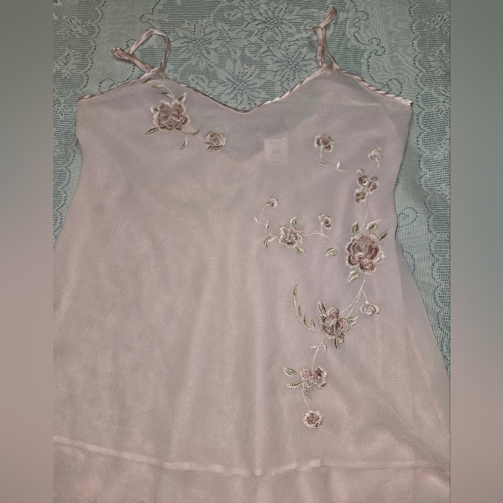 Calyfornia Dynasty Blush Floral Embroidered Chemise Sz M 100% Polyester - Picture 6 of 9